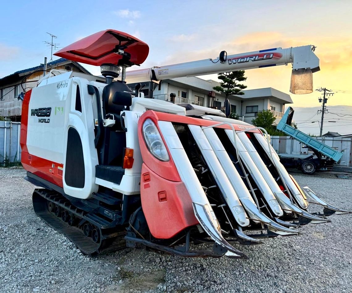 Used Kubota WR698 World combine harvester