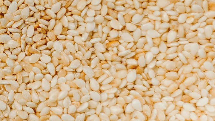 White sesame seeds
