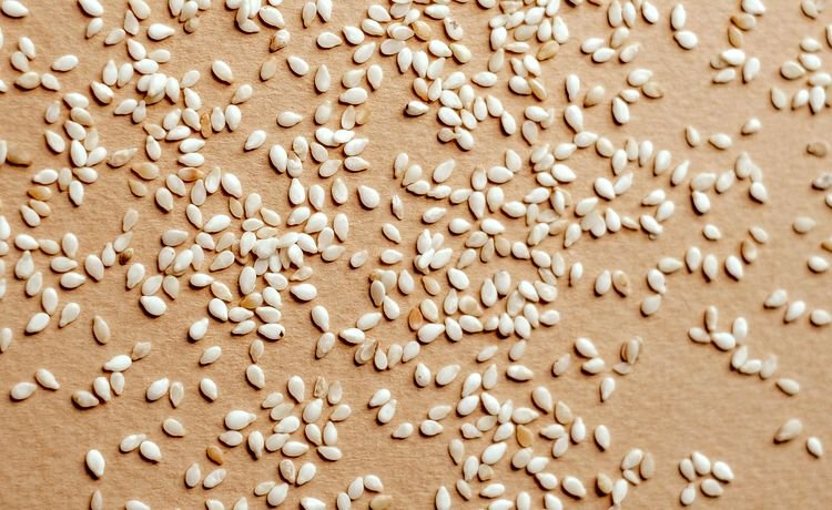 Hulled sesame seeds