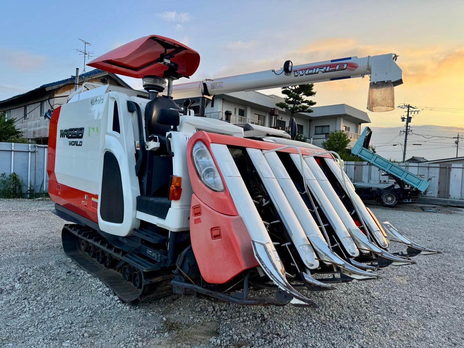 Kubota WR698-World