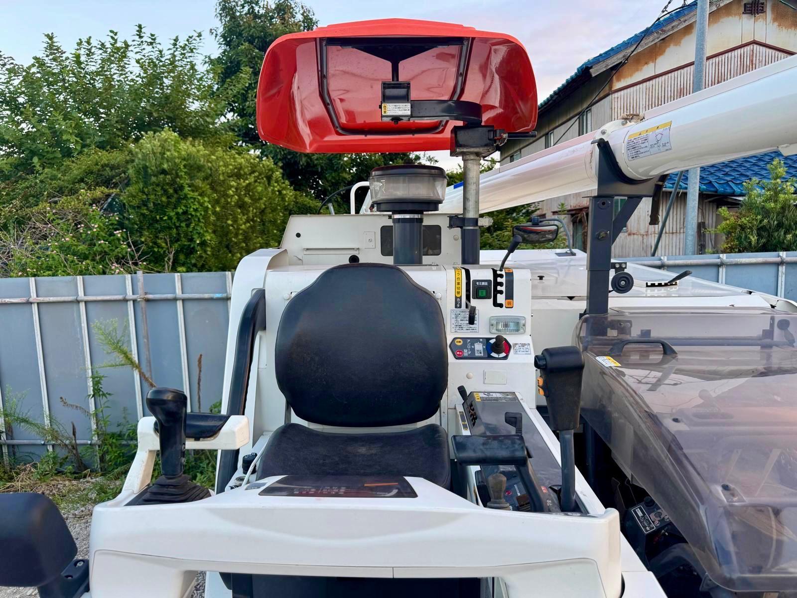 Kubota WR698-World