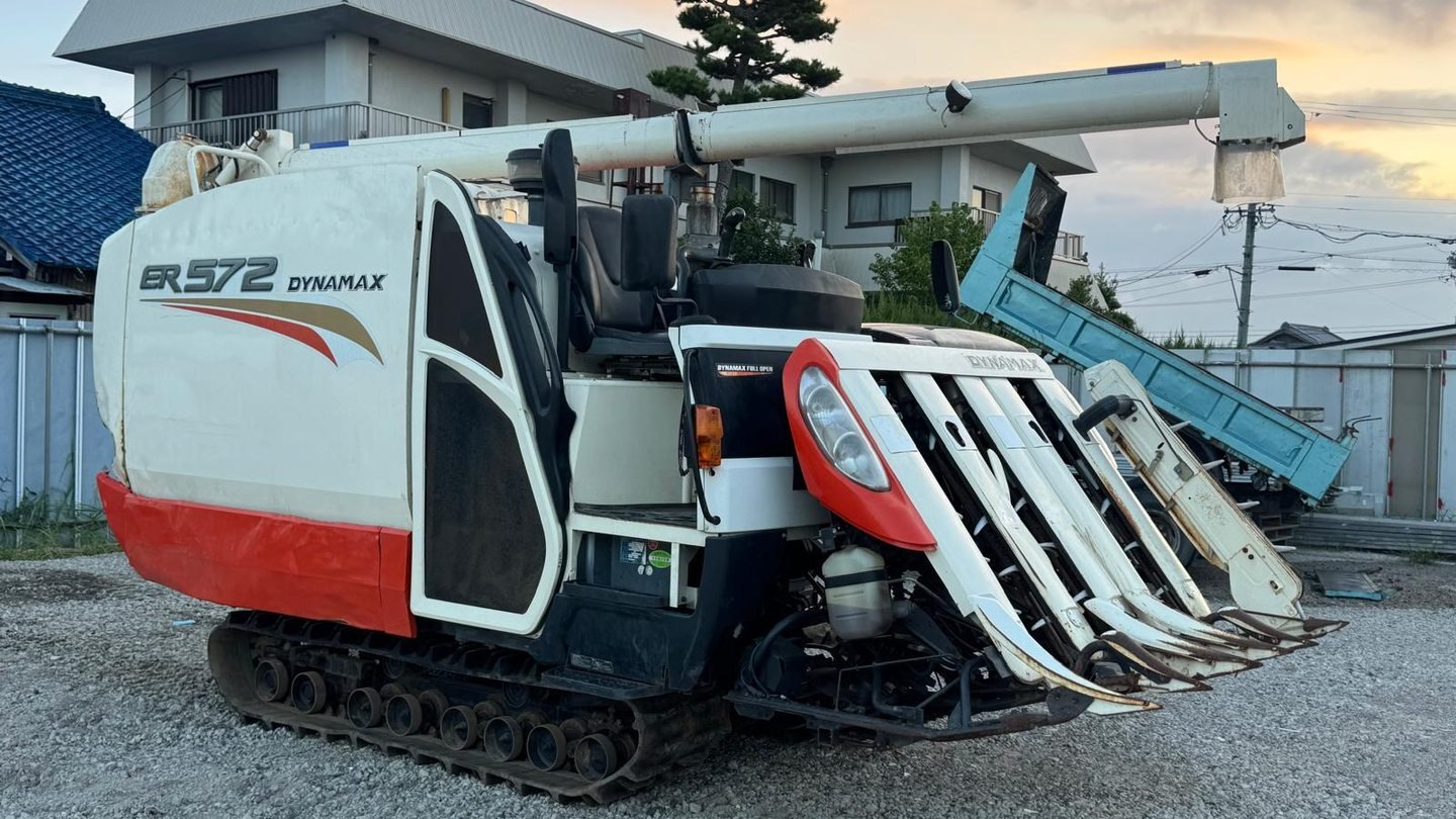 Used Kubota ER572 combine harvester, front-left view