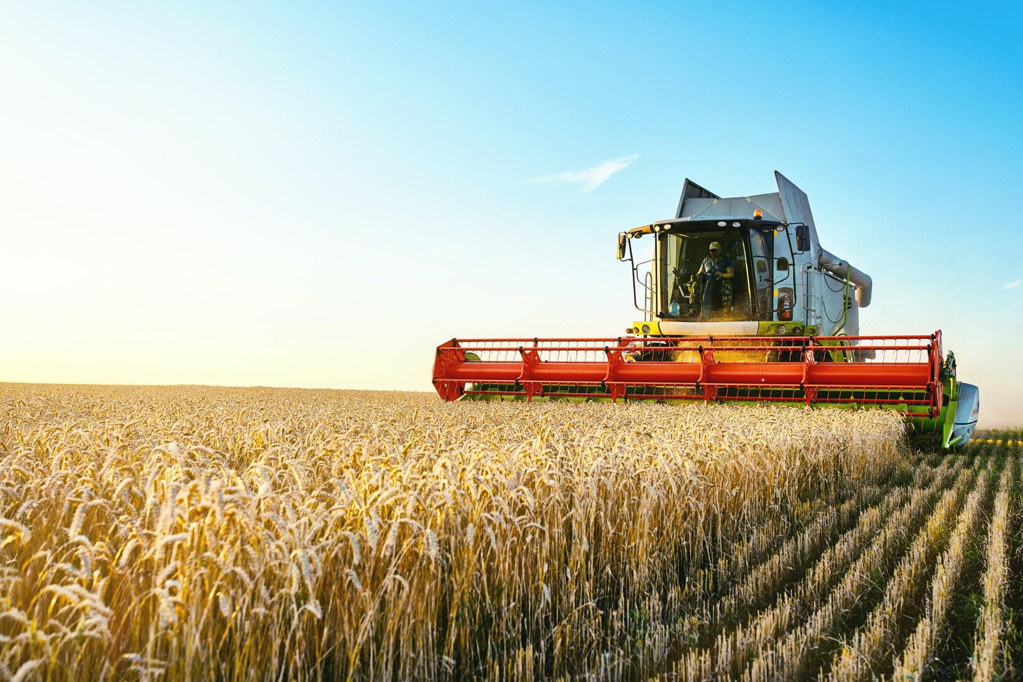 Harvesting and threshing equipment